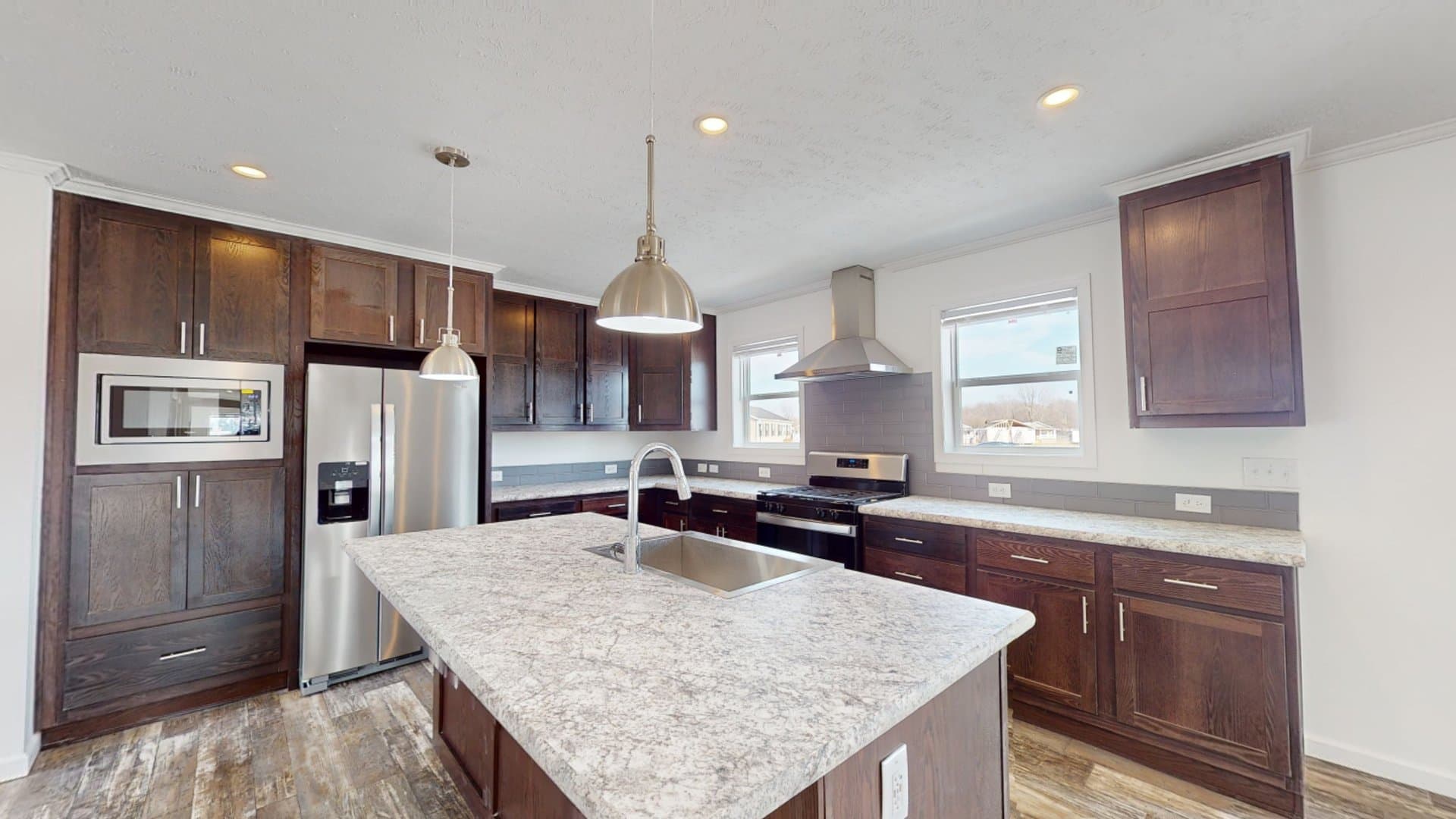 N675 kitchen home features