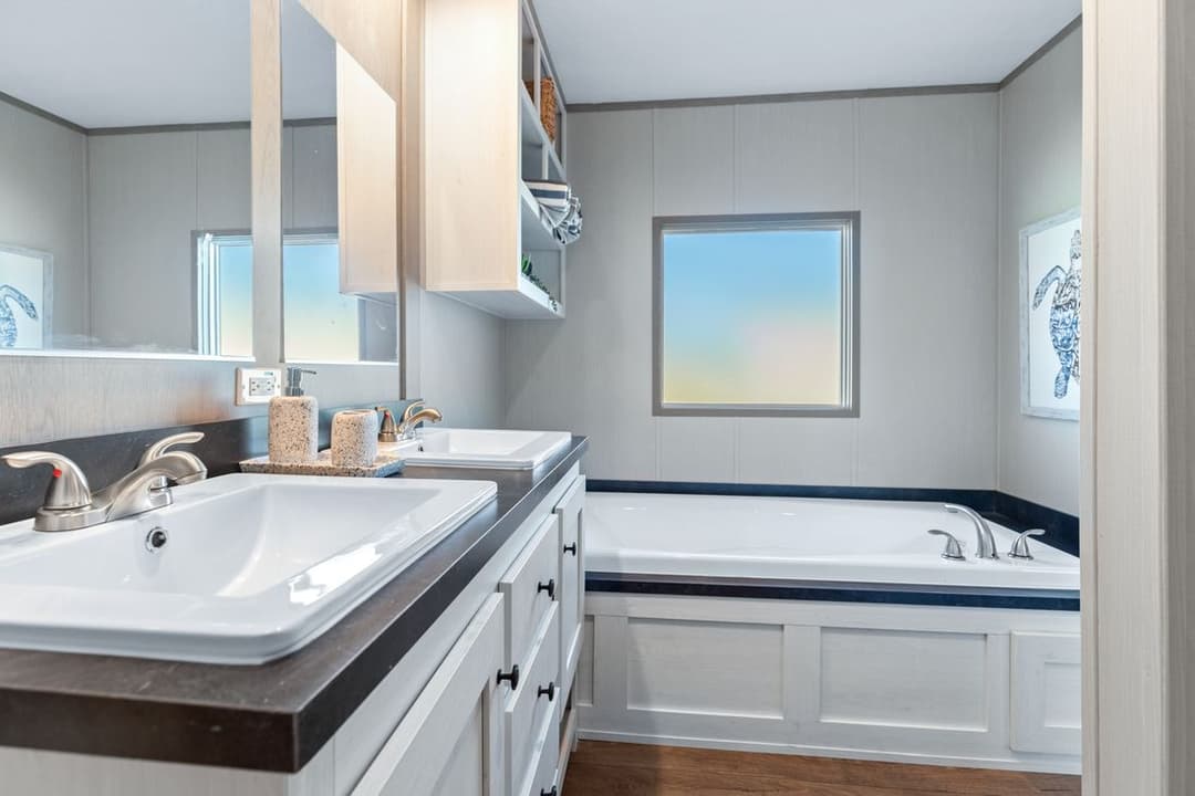 Resolution 16763x bathroom home features