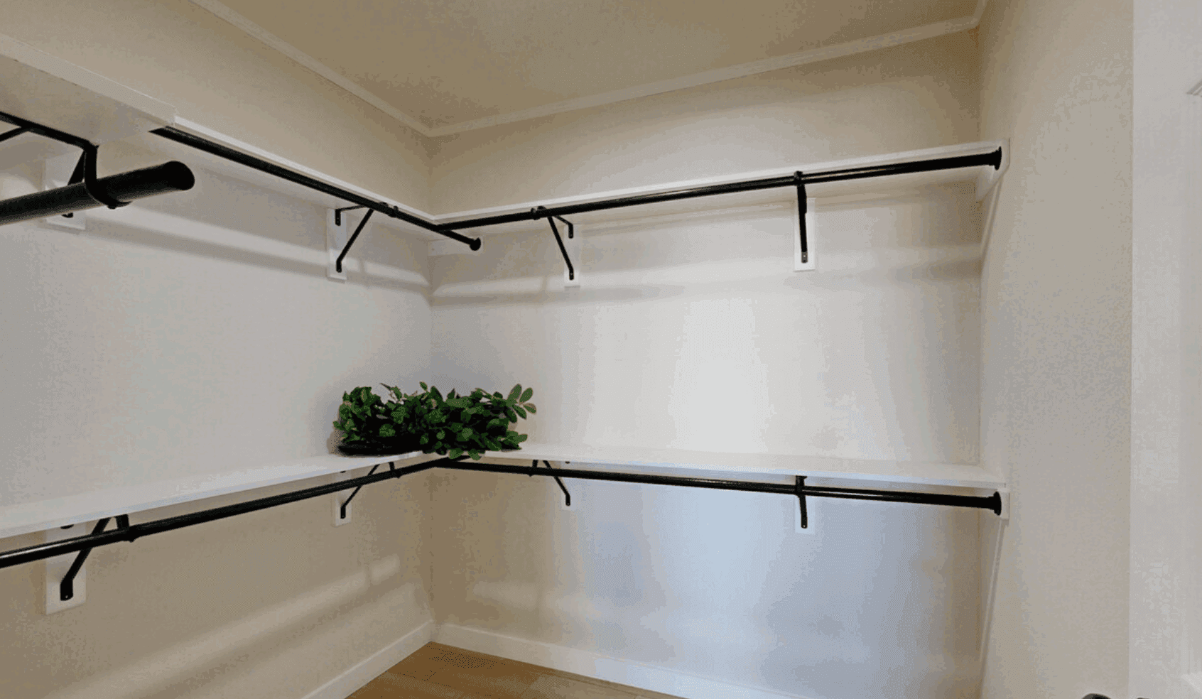 Cimarron 32563a bedroom home features