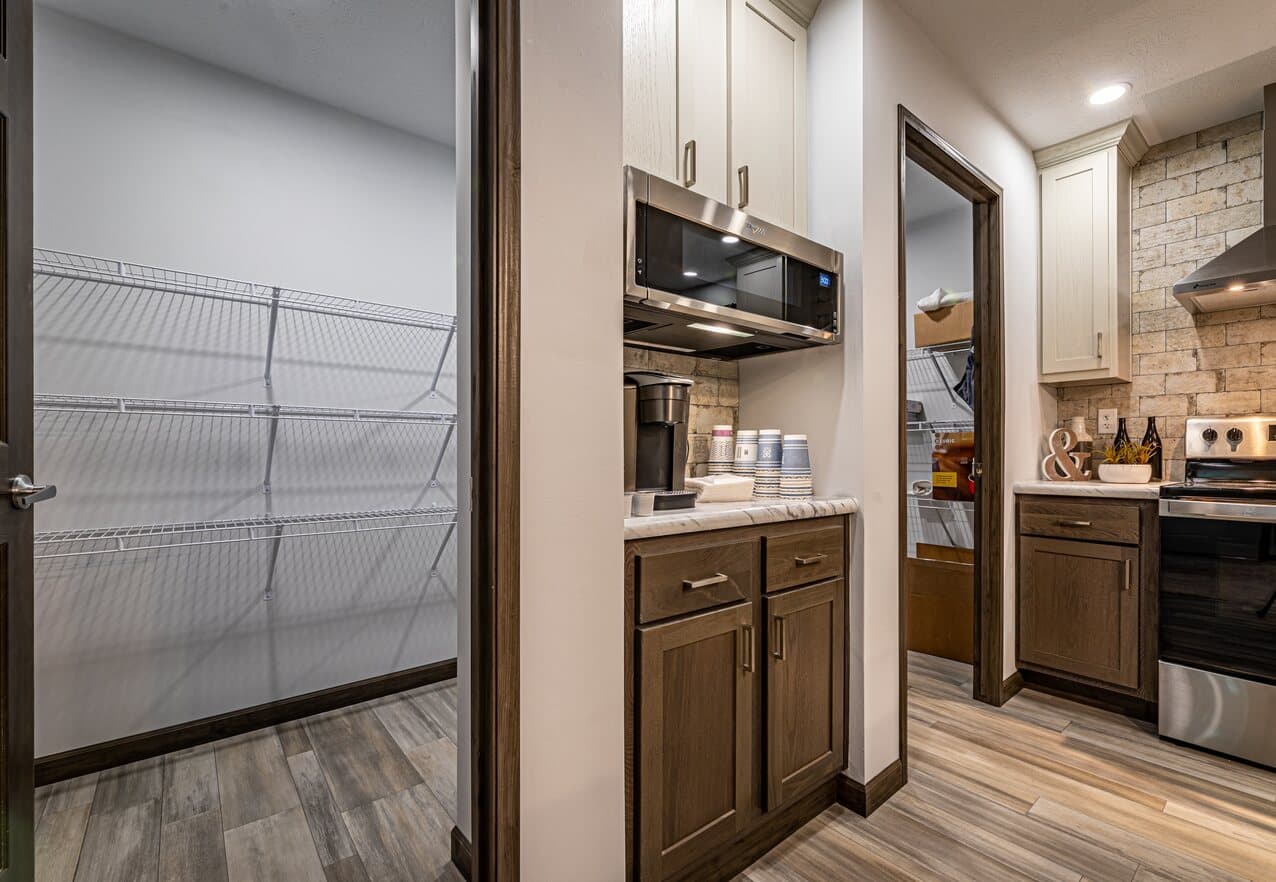 Aberdeen 24031 interior home features