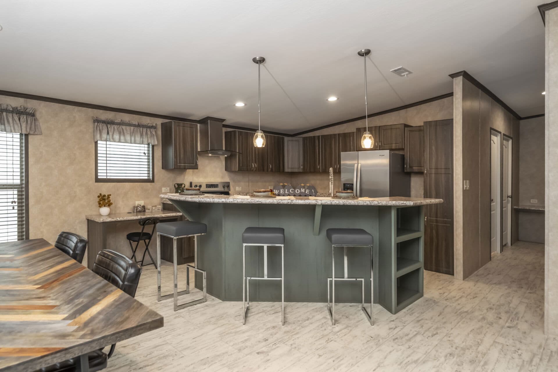 Classic c-3256-42b kitchen home features