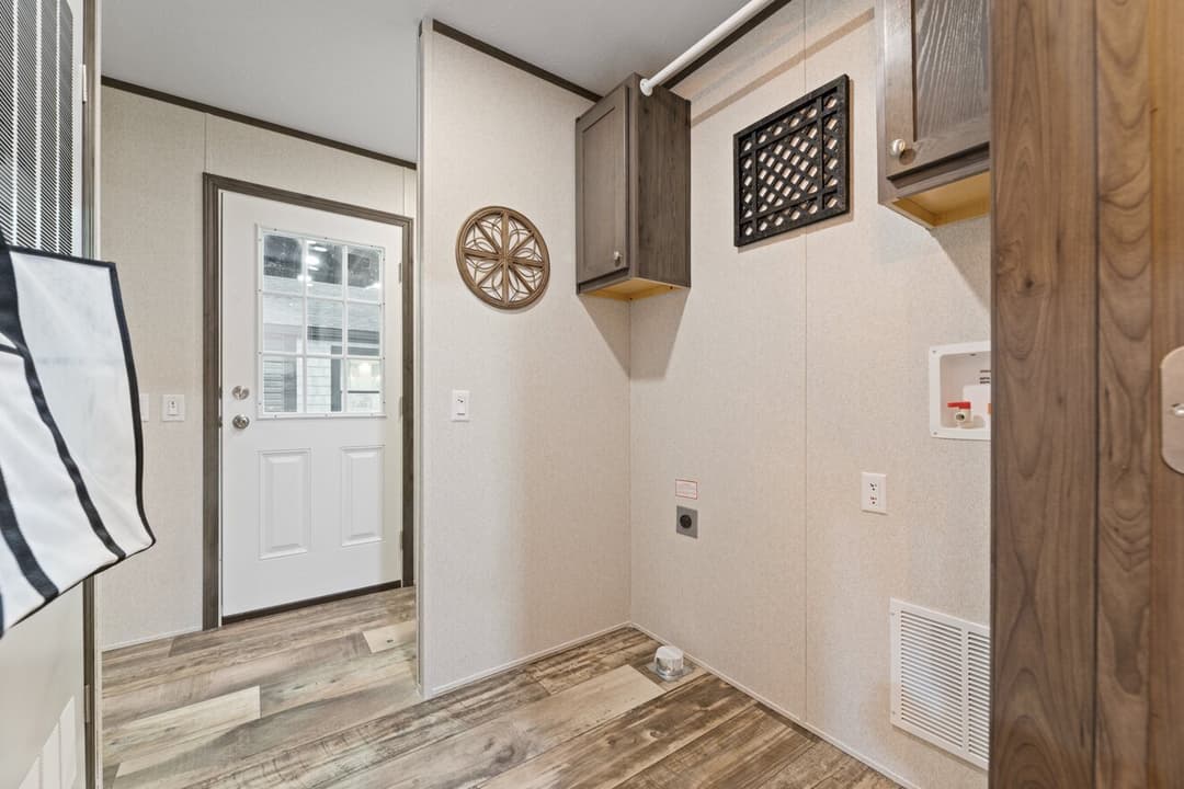 Eastman 24530 interior home features