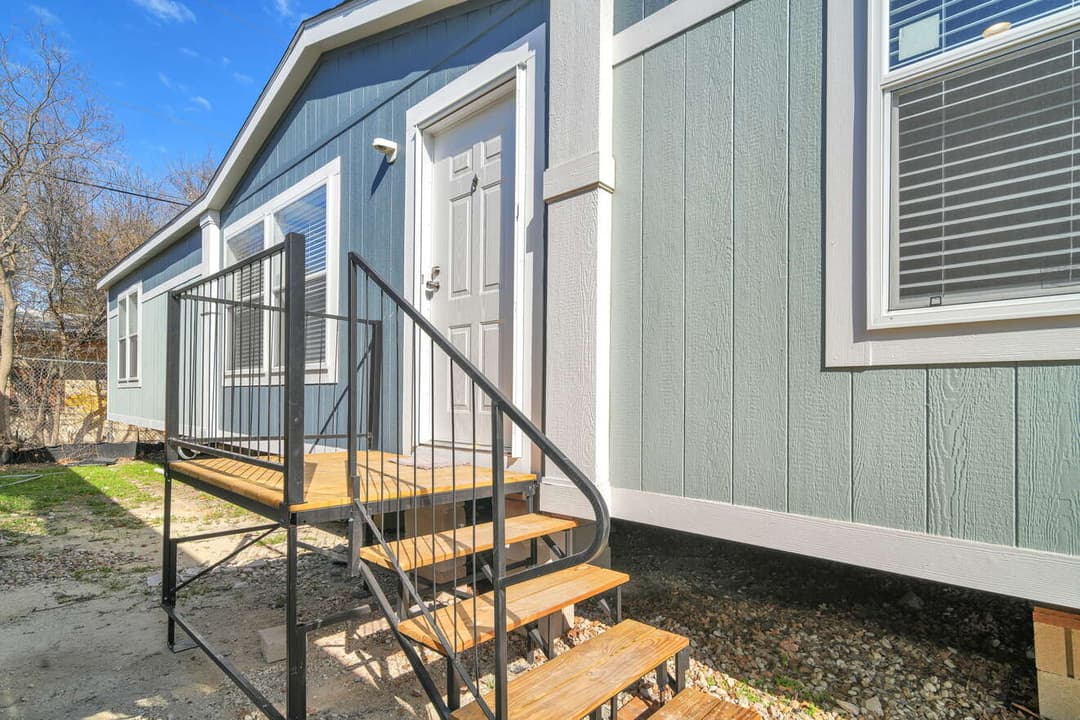 Valu premier 32643g exterior and elevation home features