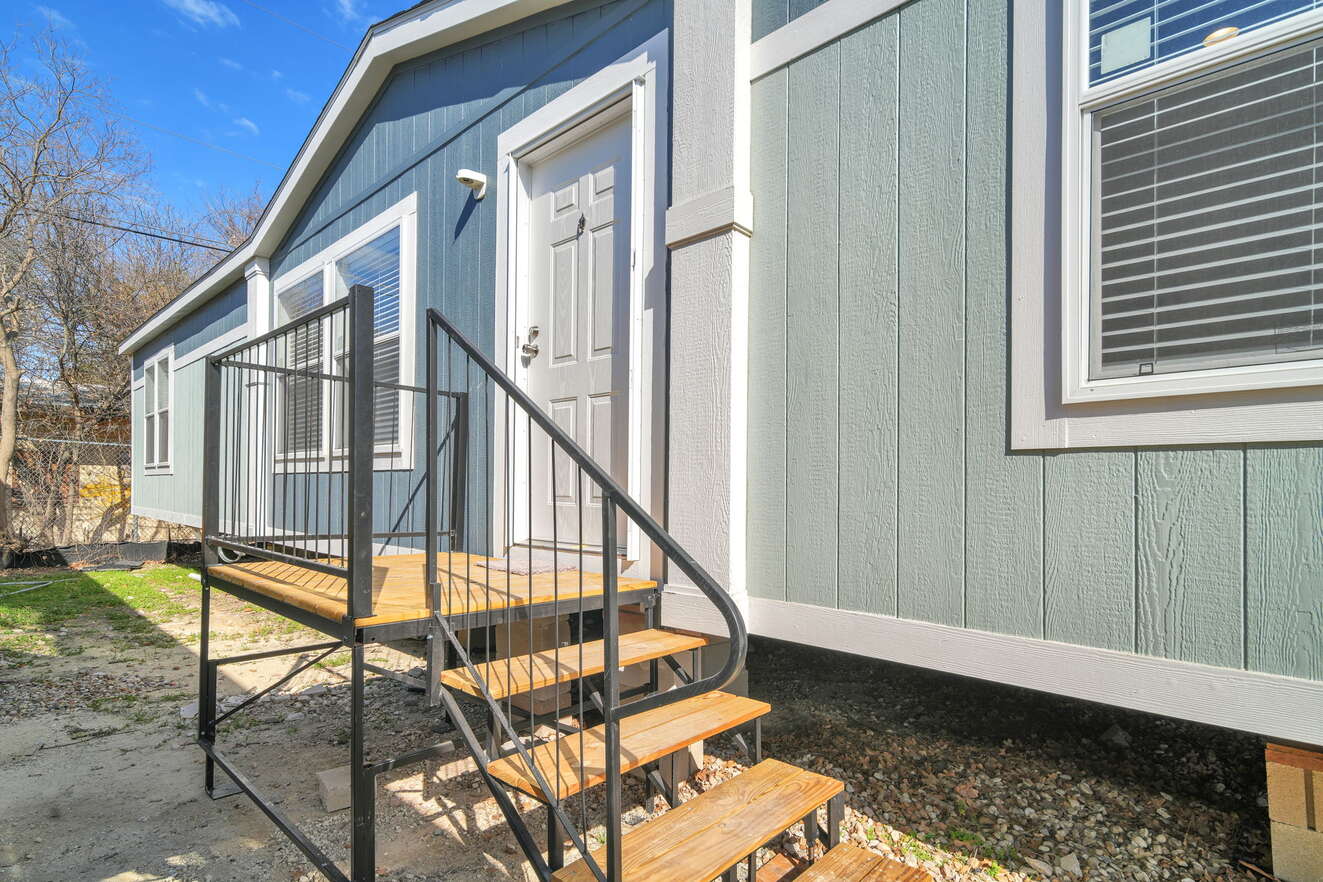 Valu premier 32643g exterior and elevation home features