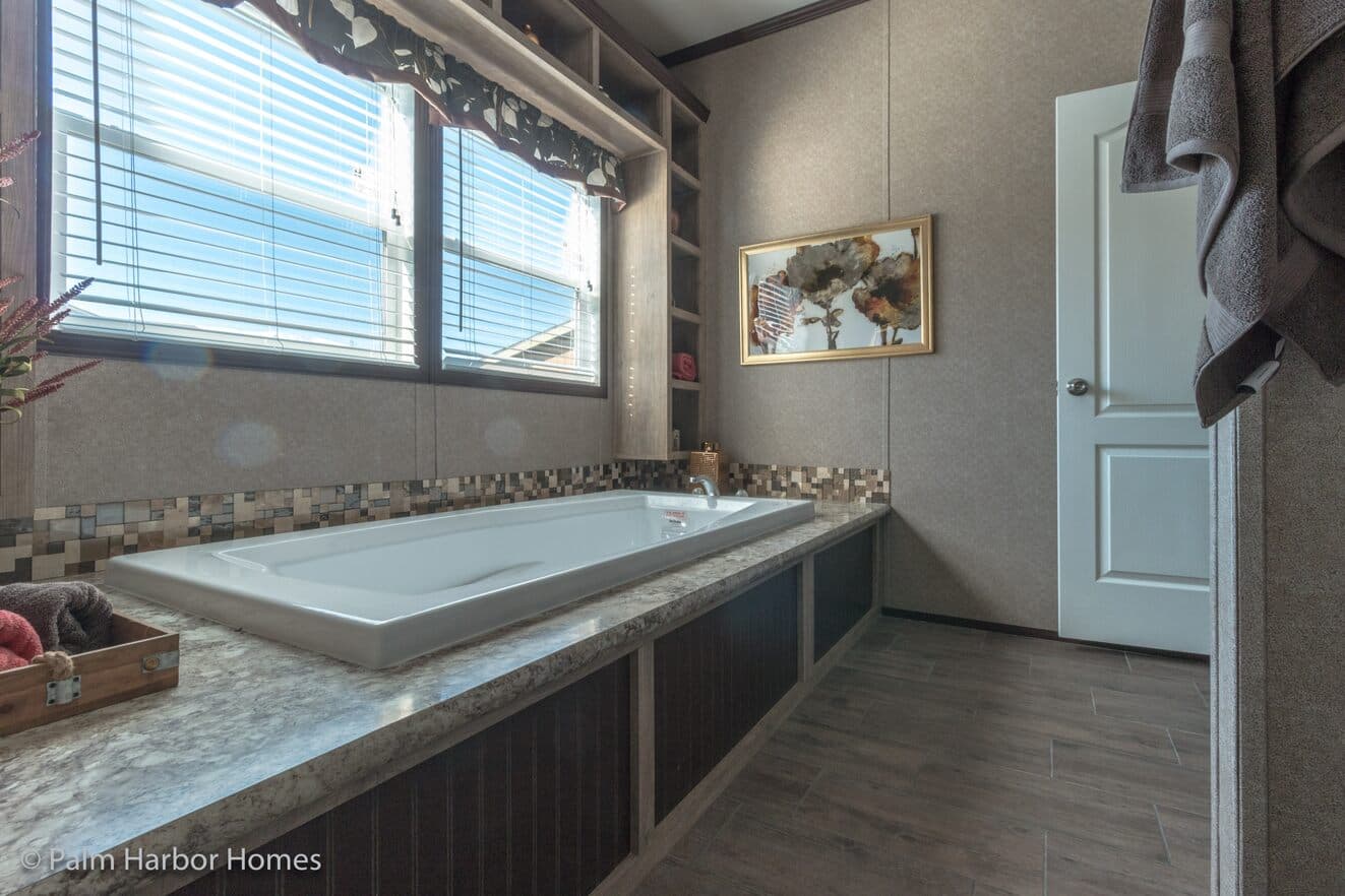 Magnum 32764f bathroom home features