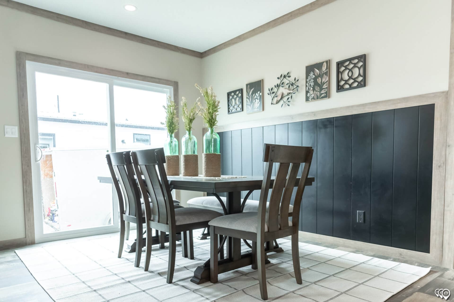 The shoal creek interior home features