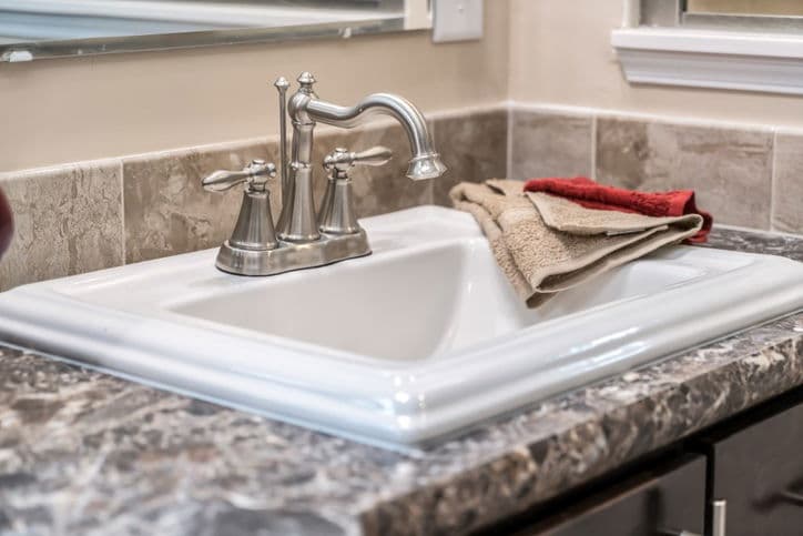 Oakmont 42623a bathroom home features