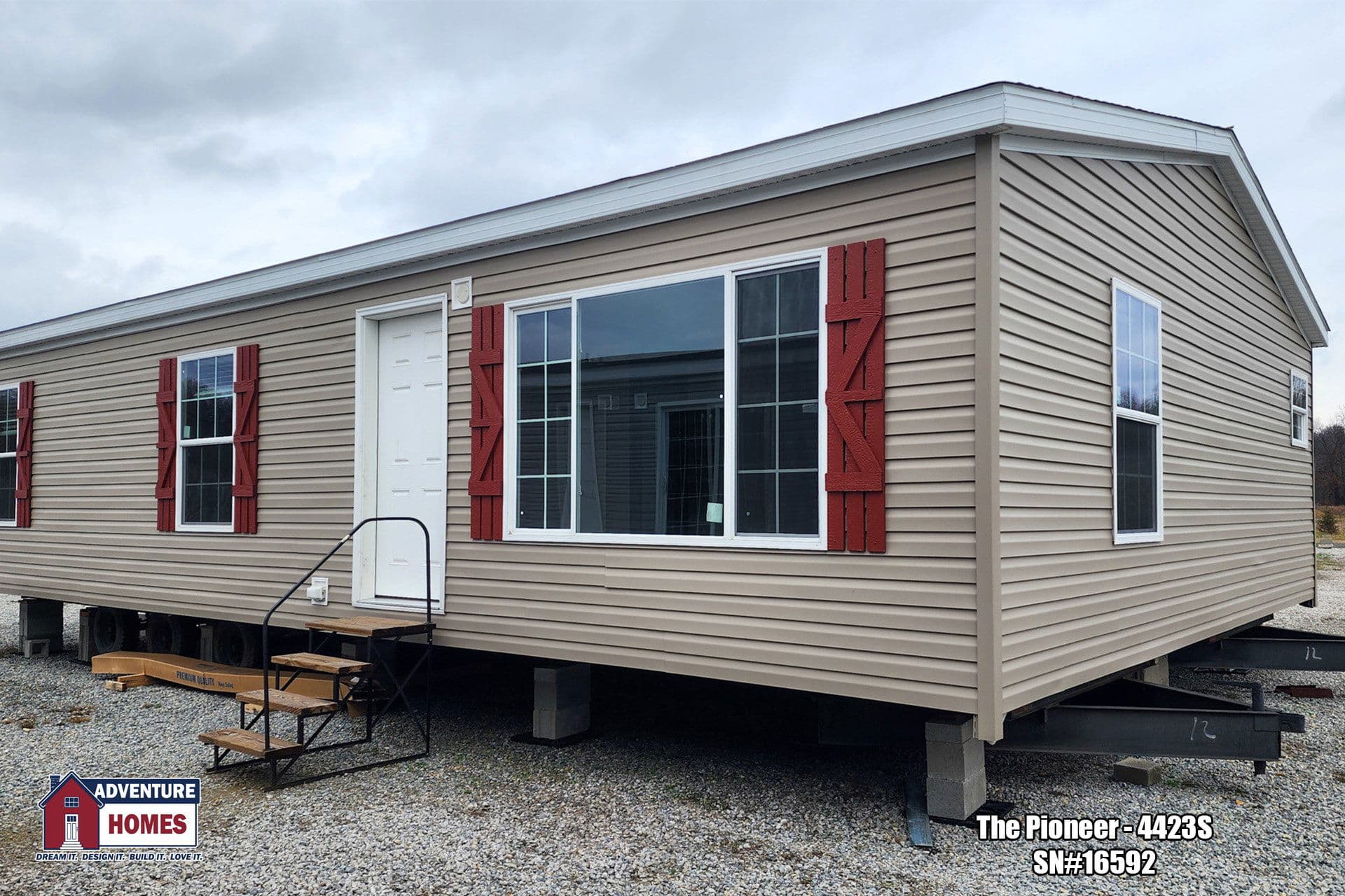 Pioneer | 4423s elevation and exterior home features