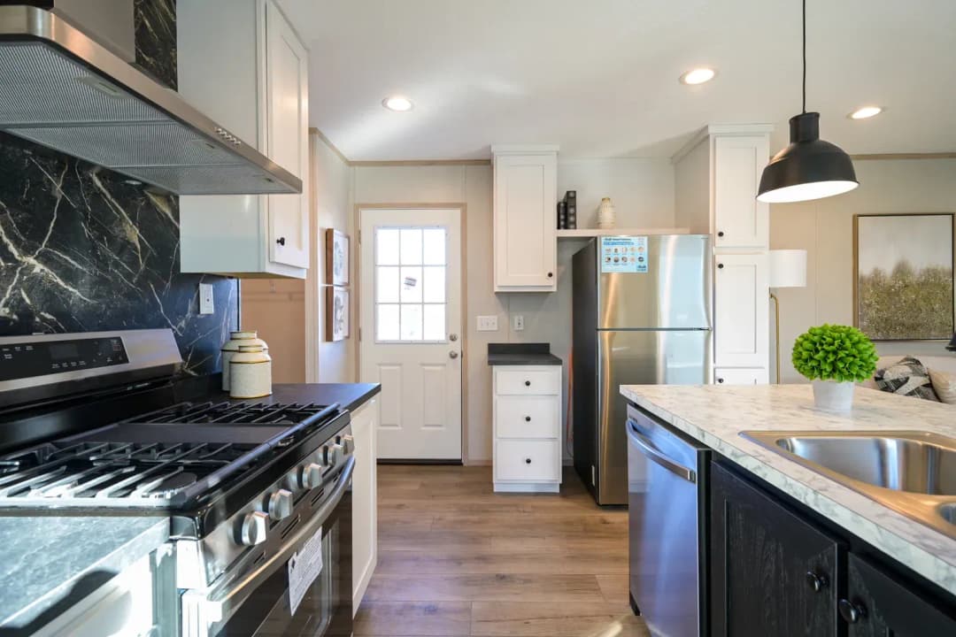 Tiger's eye kitchen home features