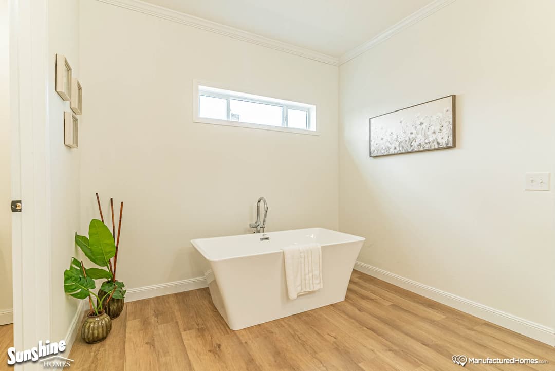 Pri3284-2058 bathroom home features