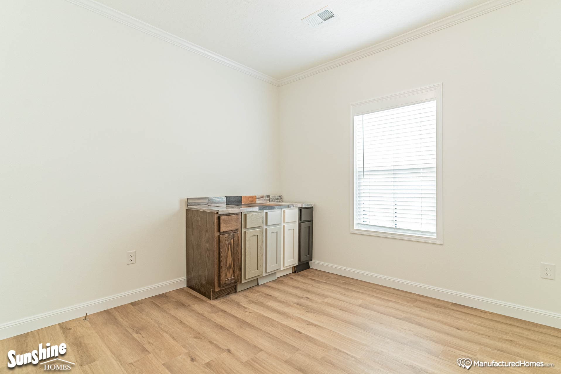 Pri3284-2058  home features