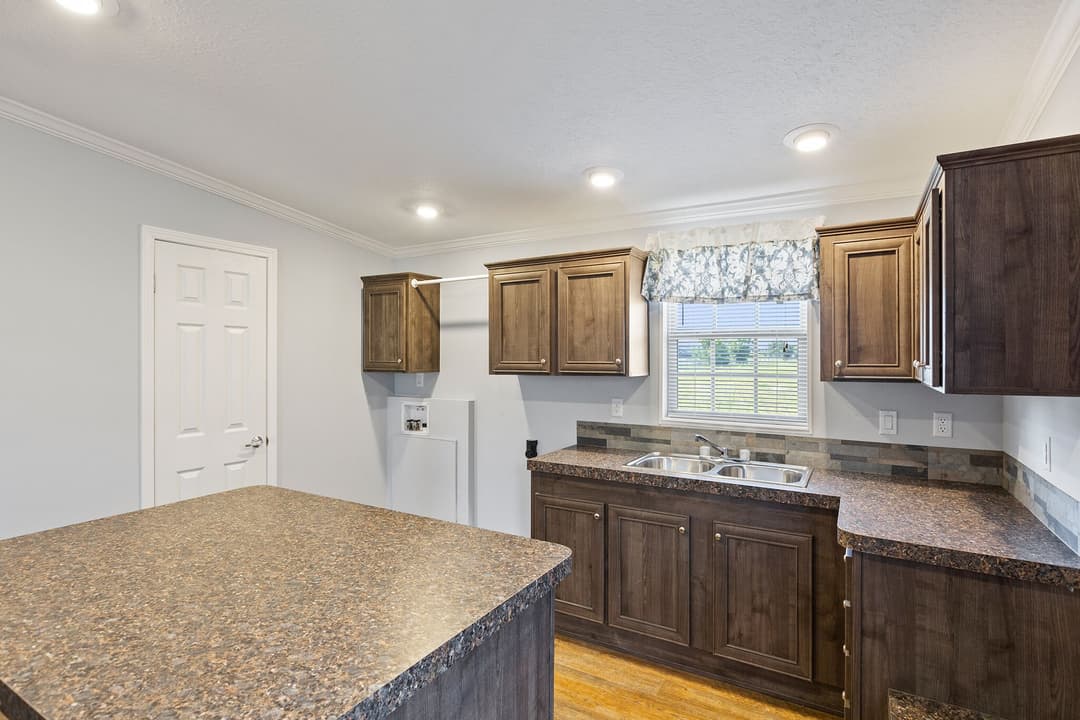 Taylor 2856 kitchen home features