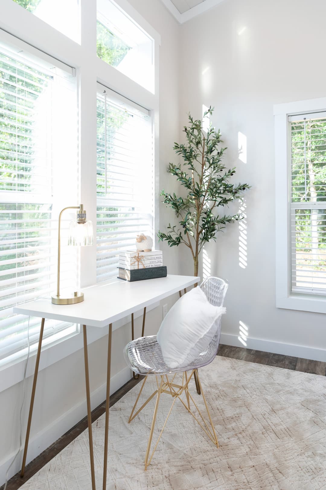 Cahaba bedroom home features
