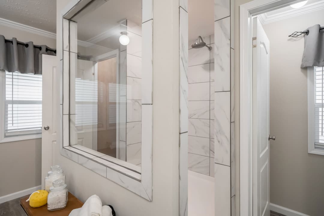 Md-54-32 the duke bathroom home features