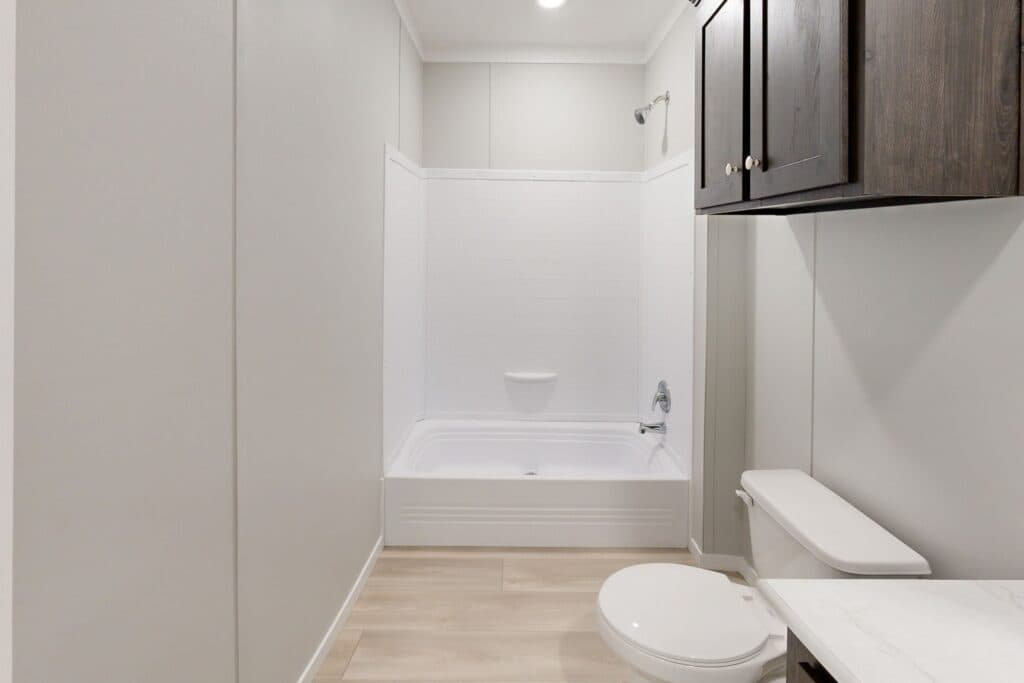 Cousteau 7652 bathroom home features