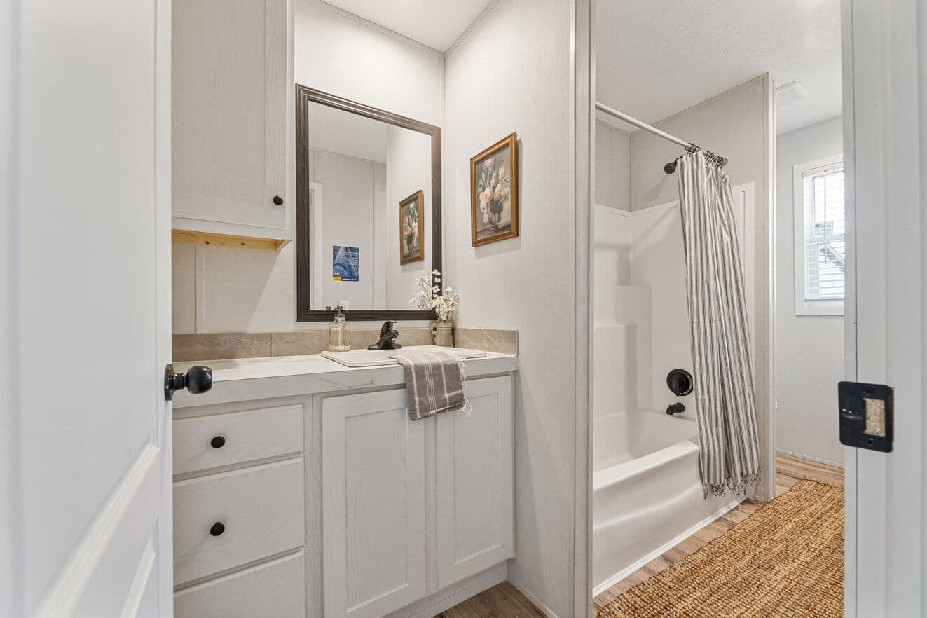 Vivid 28603n bathroom home features