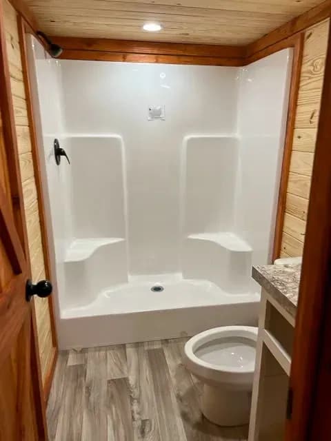 Campfire bliss | 4b 116 bathroom home features