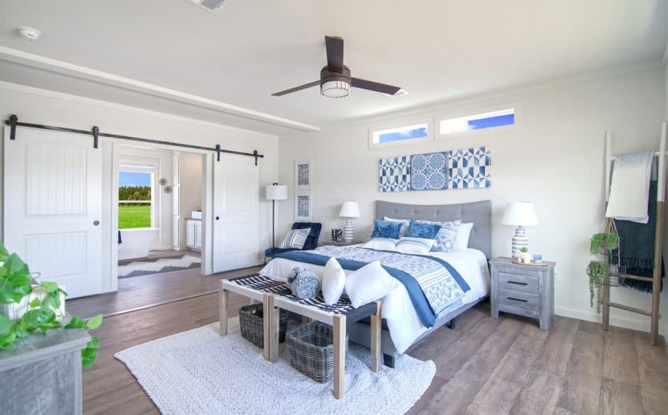 Pearl 6370 bedroom home features