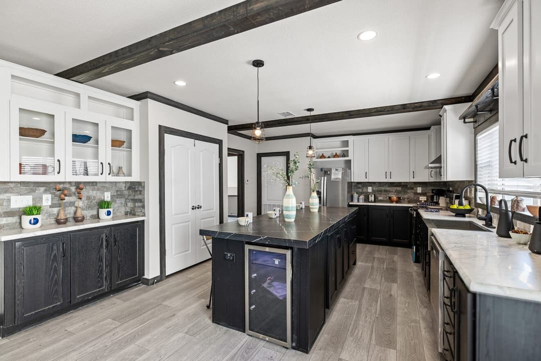 Pecan valley  30683p kitchen home features