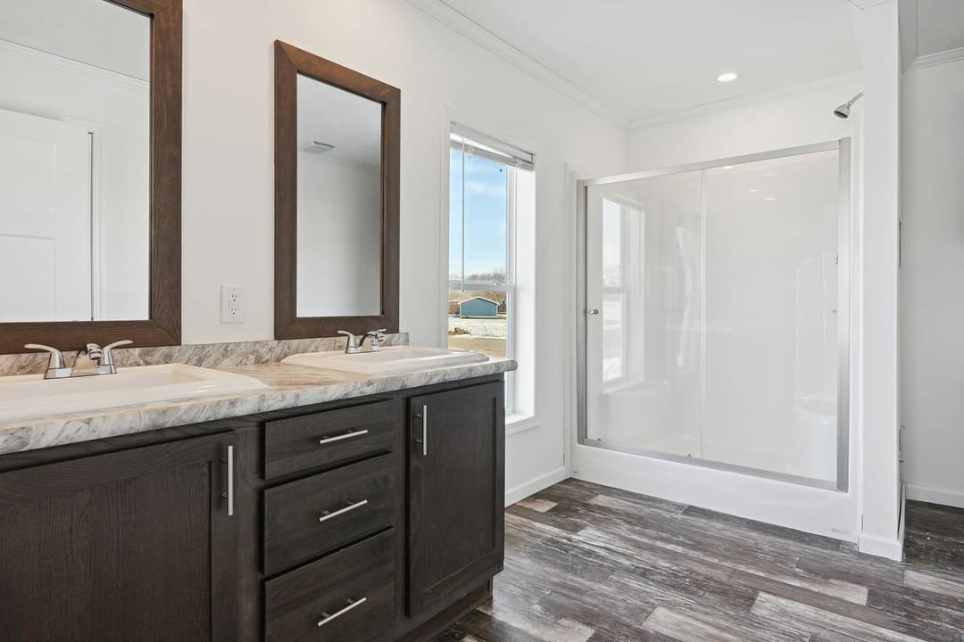 N600 bathroom home features