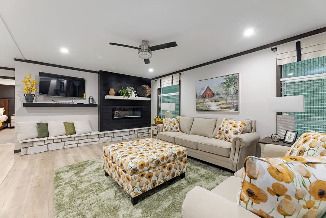 Houghton 24036 interior home features