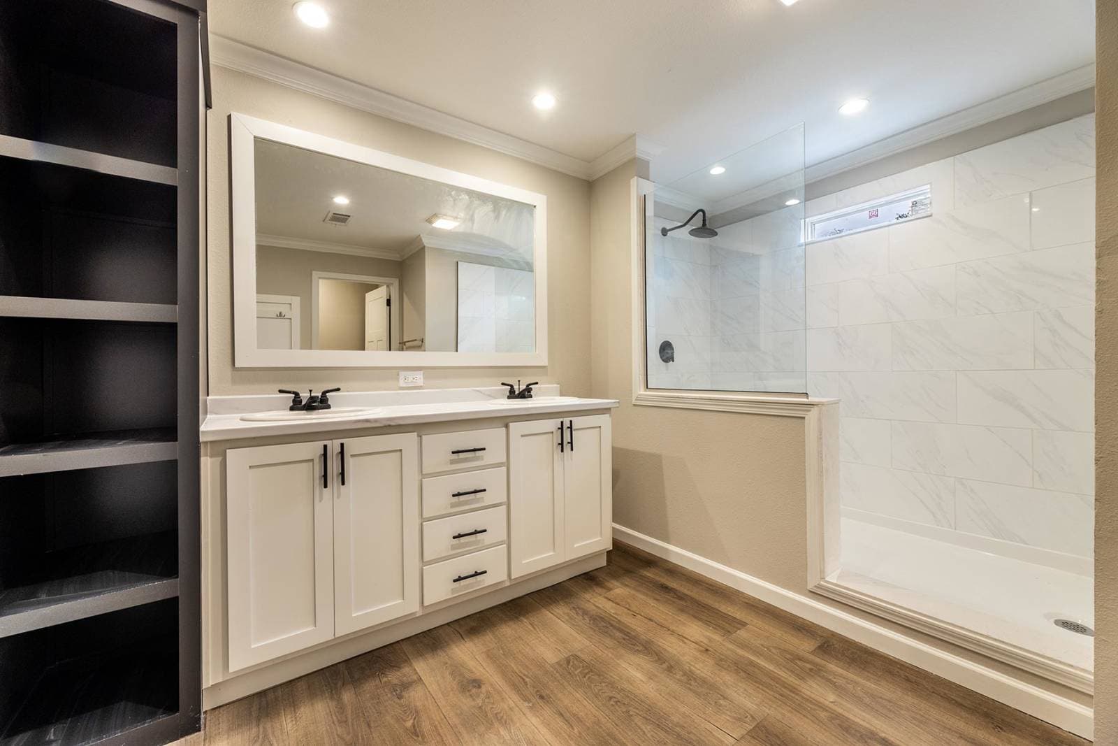 Innovation 2864h bathroom home features