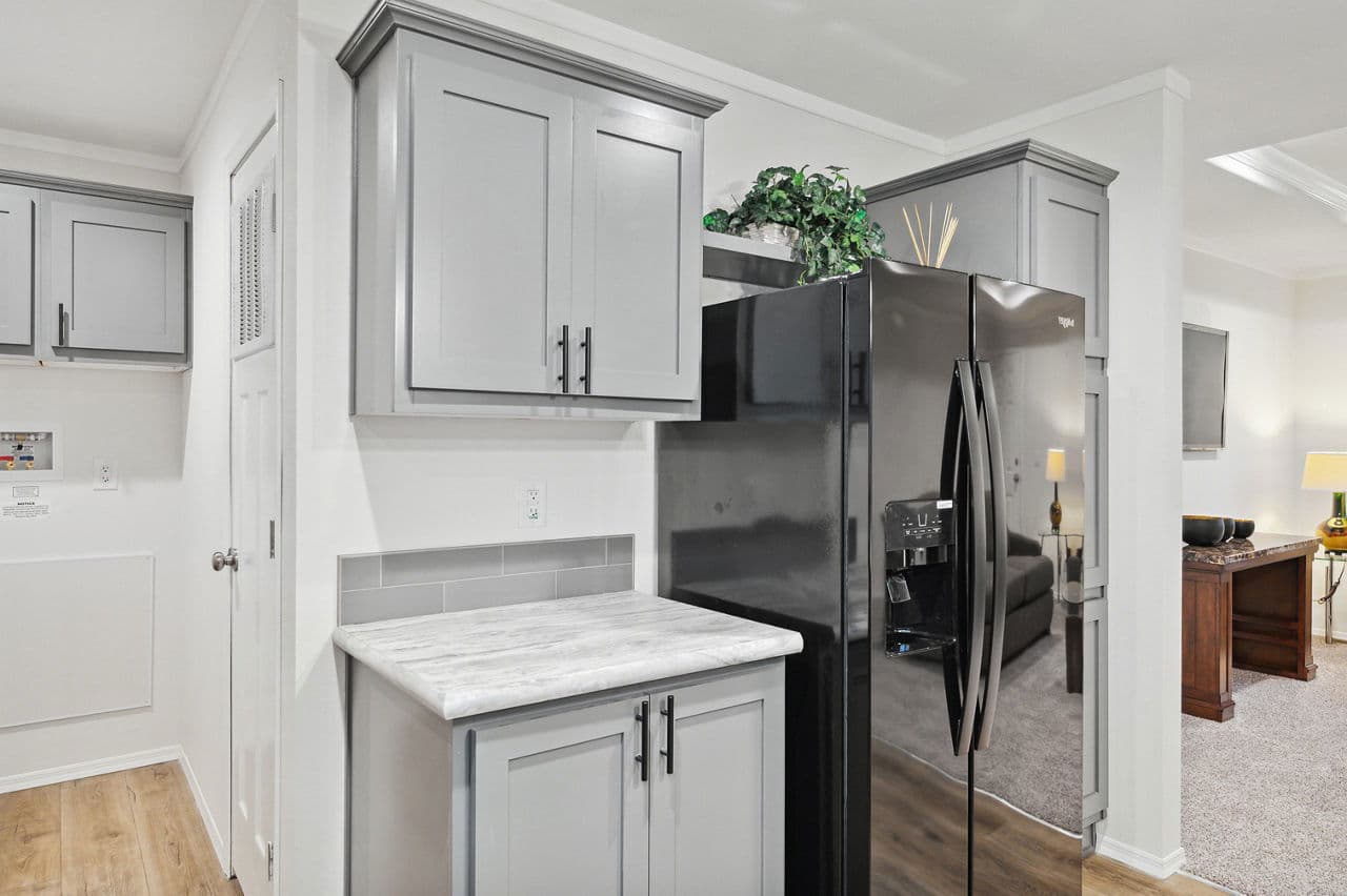 Millcreek 4400-6 kitchen home features