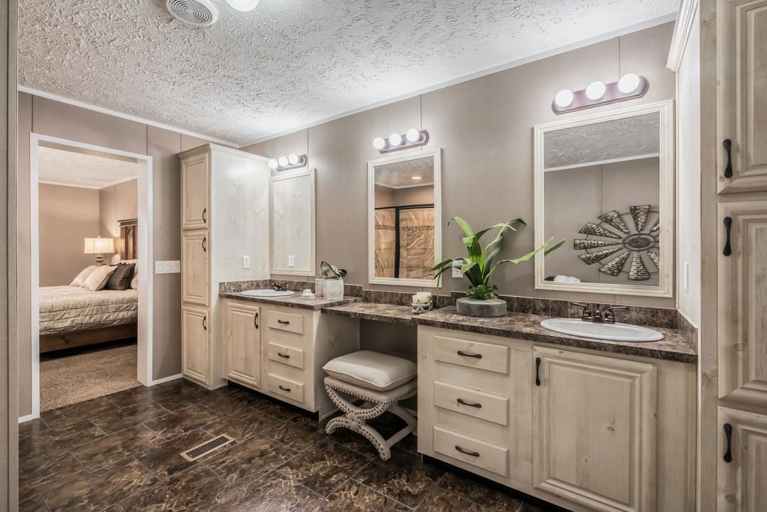 Md-32-32 bathroom home features