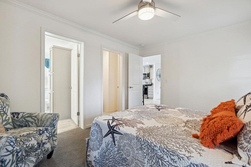 Amica bedroom home features