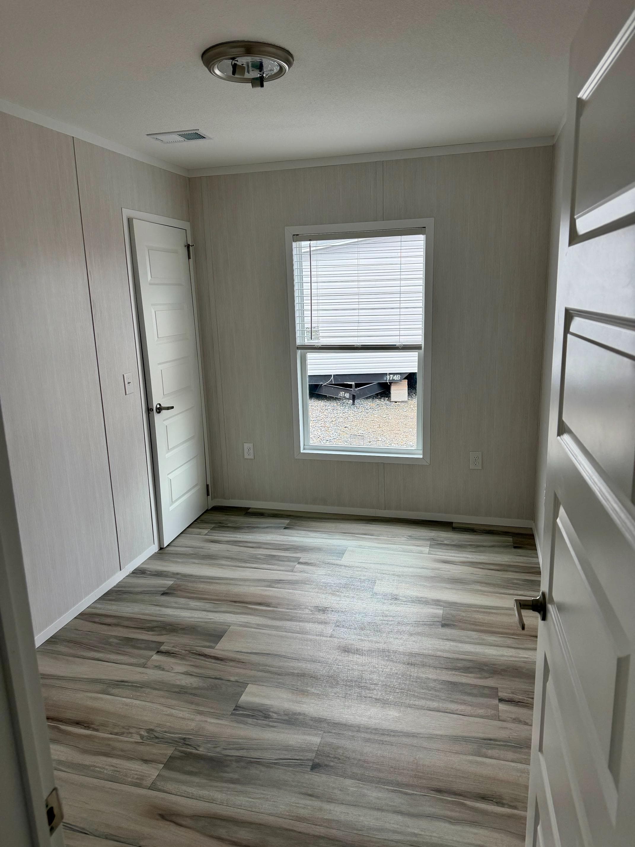 The andrew 80 interior home features