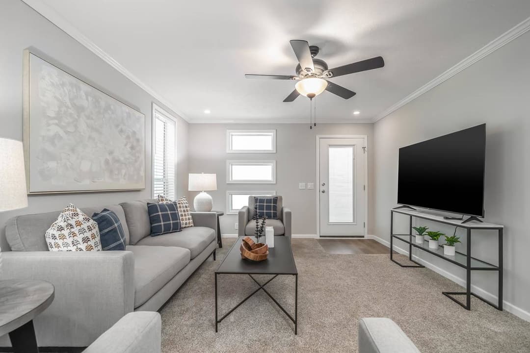 N621 interior home features