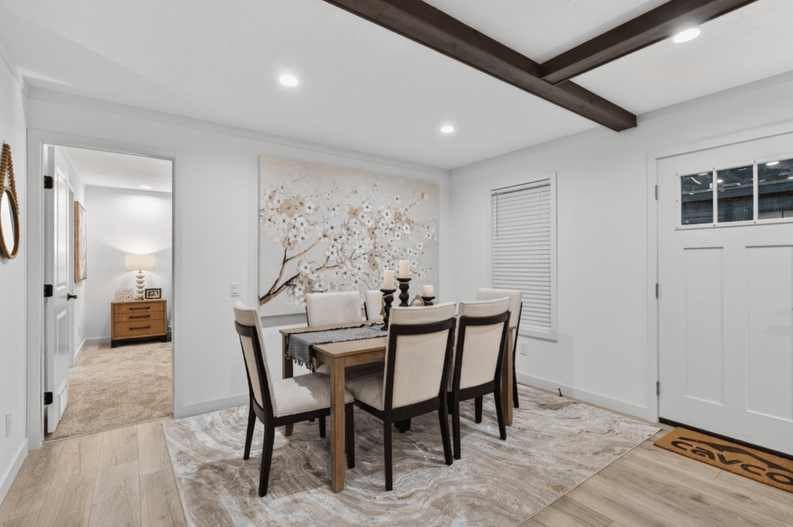 Aura 28644n interior home features