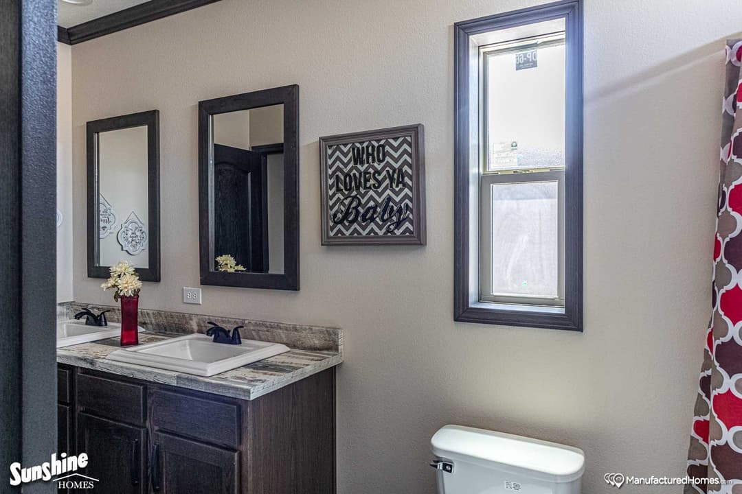 Pri3268-2004 bathroom home features