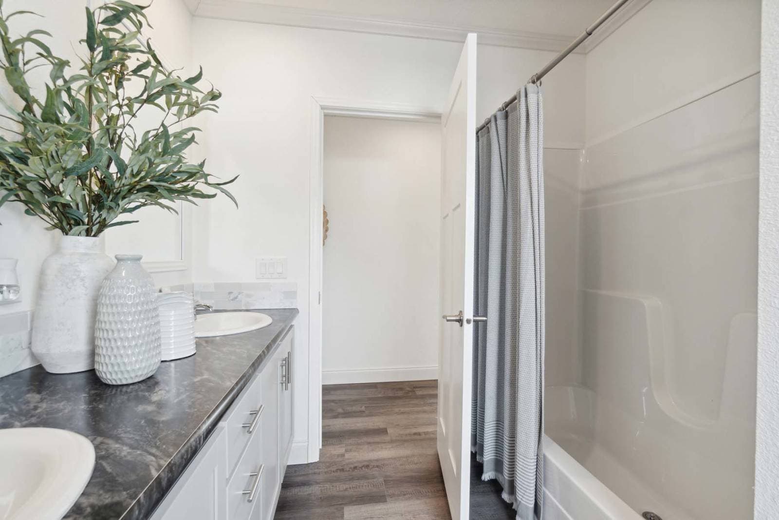 Orion-e bathroom home features