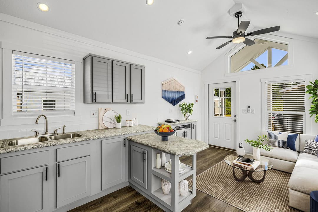 Park model 528 070 kitchen home features