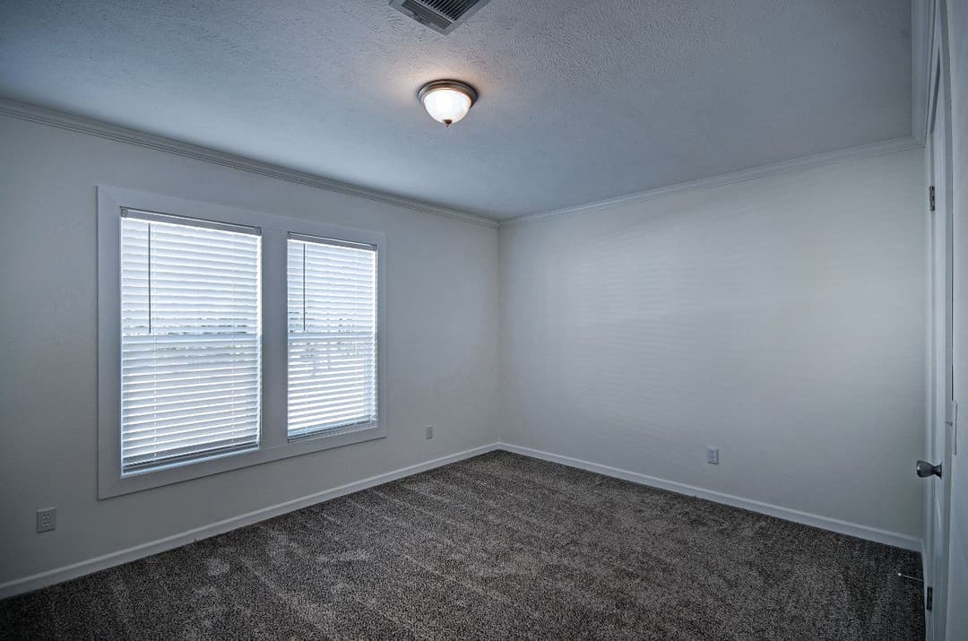 Sardis bedroom home features