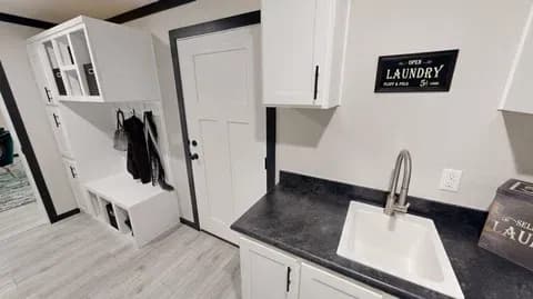 Jewel | 0603d interior home features