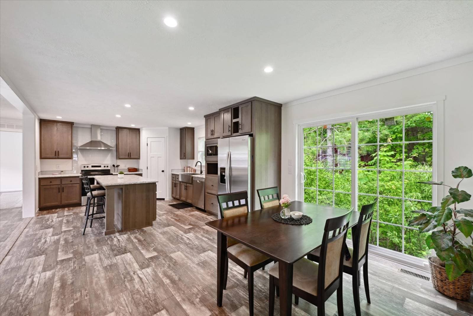 Elevate 56 kitchen home features