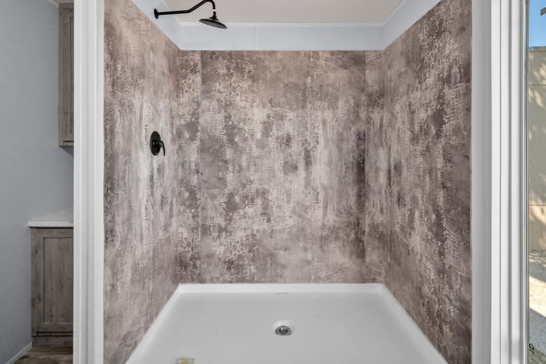 Valu maxx premier 32684f interior and bathroom home features