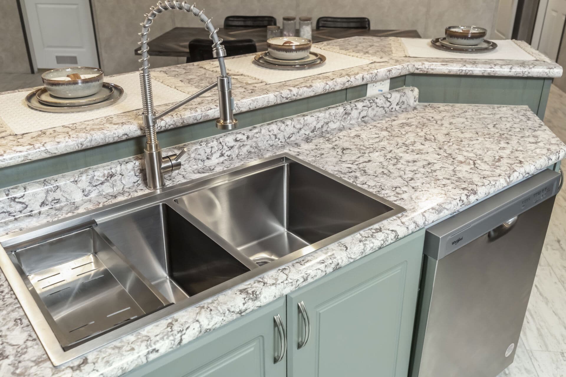 Classic c-3256-42b kitchen home features