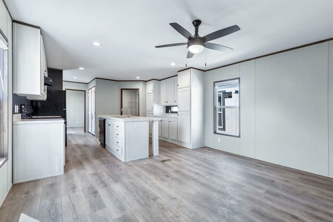 Select 16602s interior home features