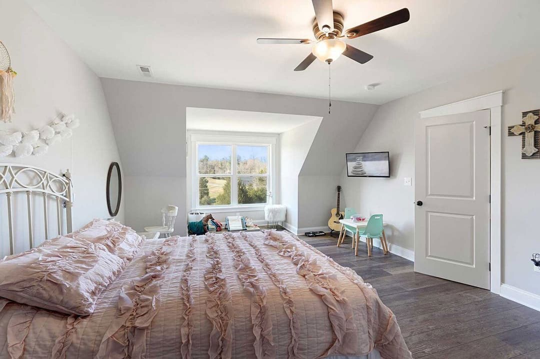 Farmhouse ii cape bedroom home features