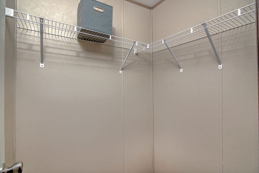 Carina 9270 interior home features