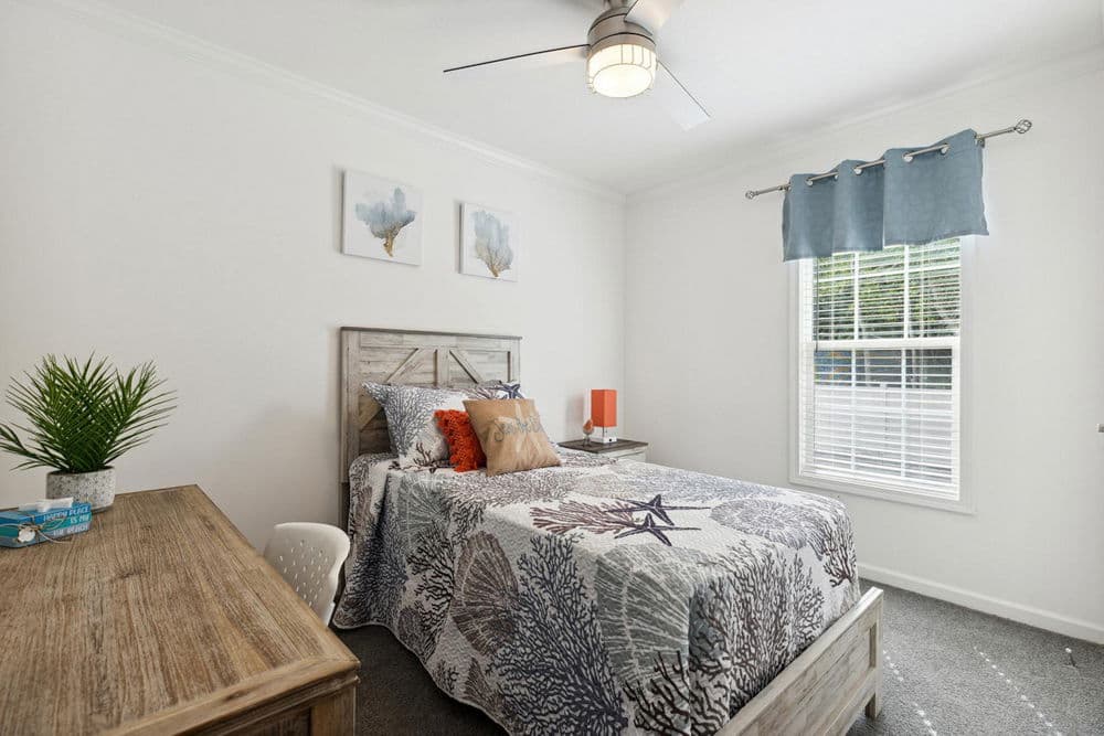 Amica bedroom home features