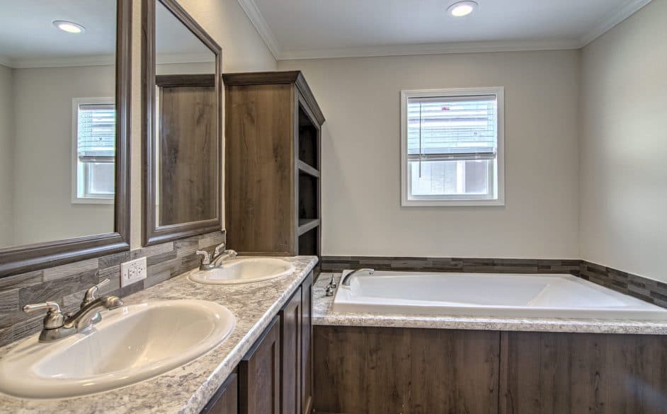 Gold spur 5616 bathroom home features