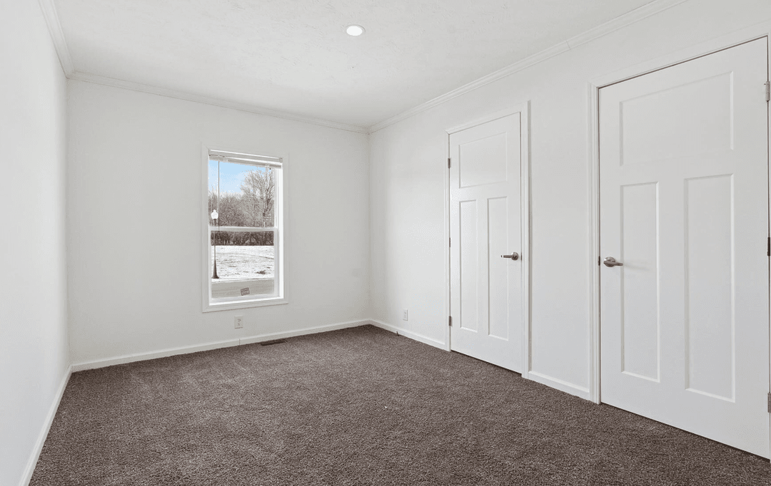 N675 bedroom home features