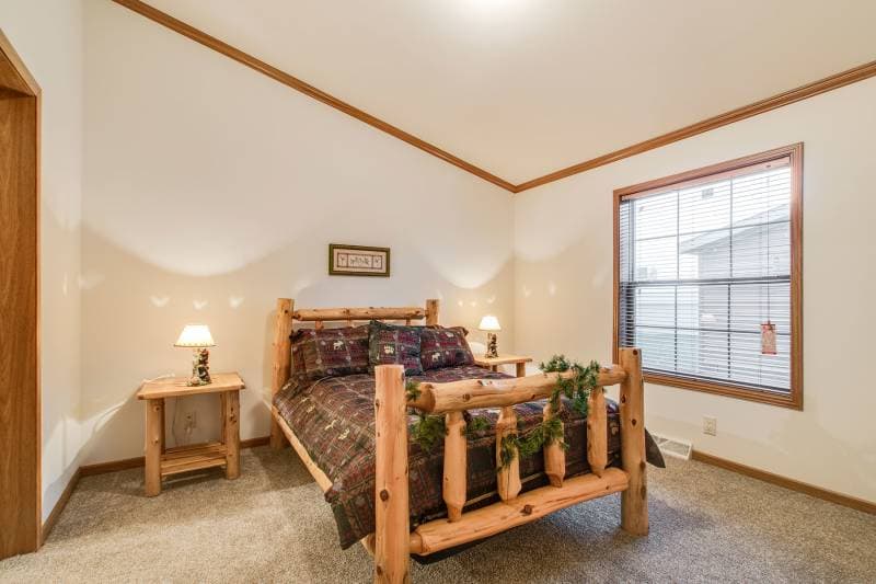 Wood manor d500 bedroom home features