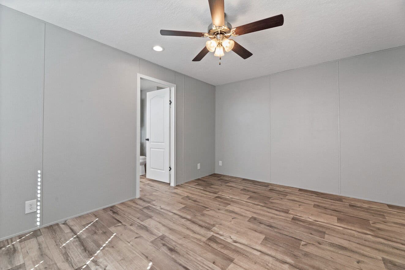 The clarke 16762c bedroom home features