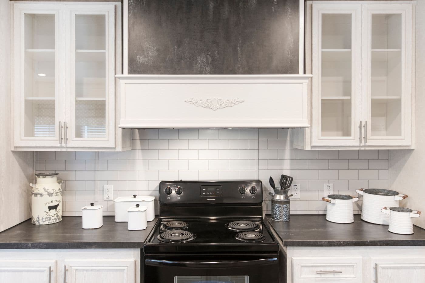 The southern farmhouse kitchen home features