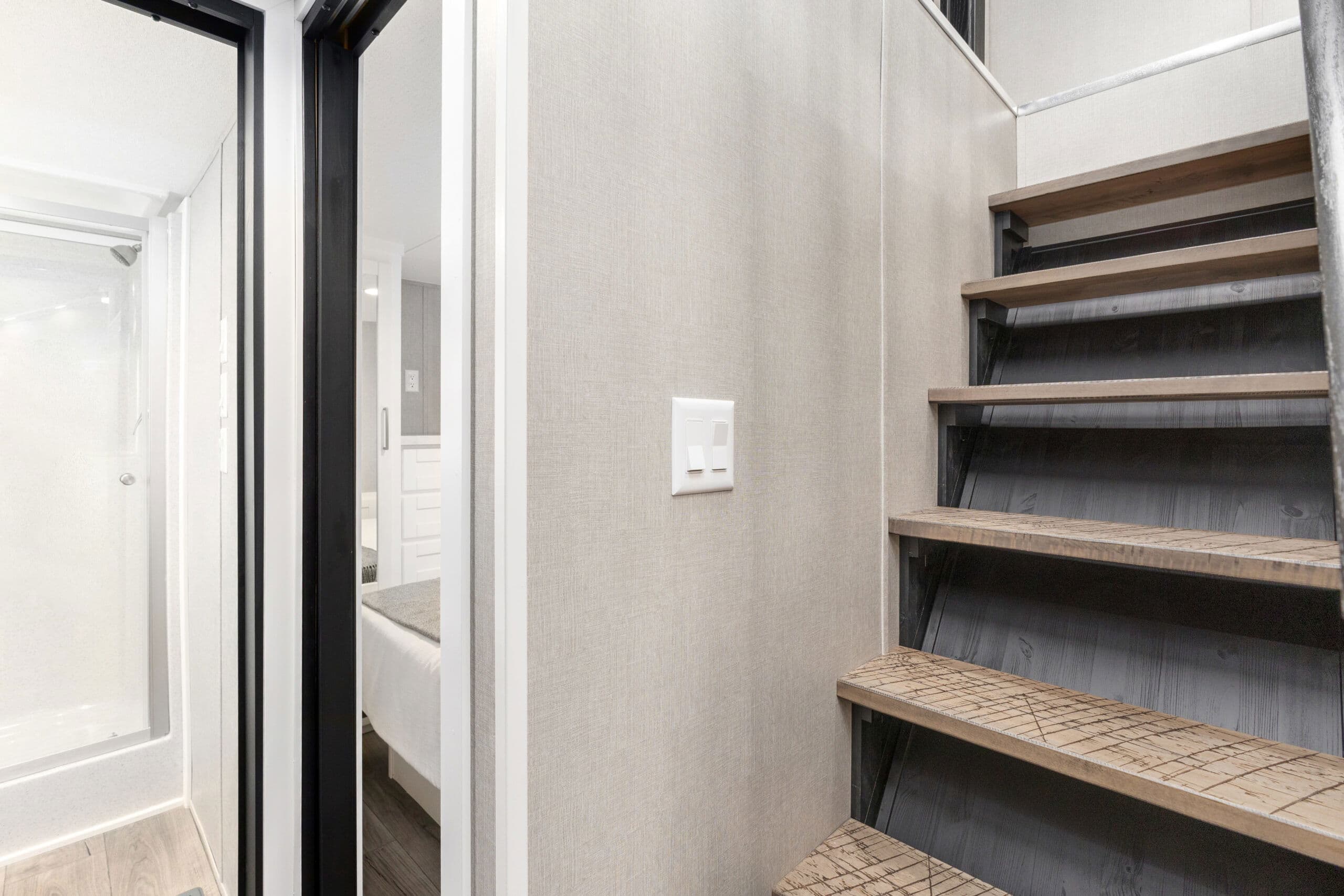 Island 6448p interior home features